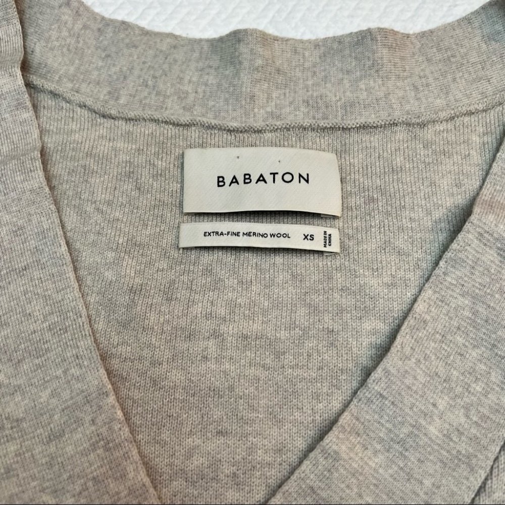 ARITZIA BABATON Deep V-Neck Grey Merino Wool Sweater Size XS - Picture 7 of 10